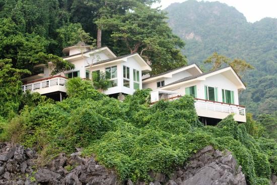 خانه های ساخته شده در کوه
