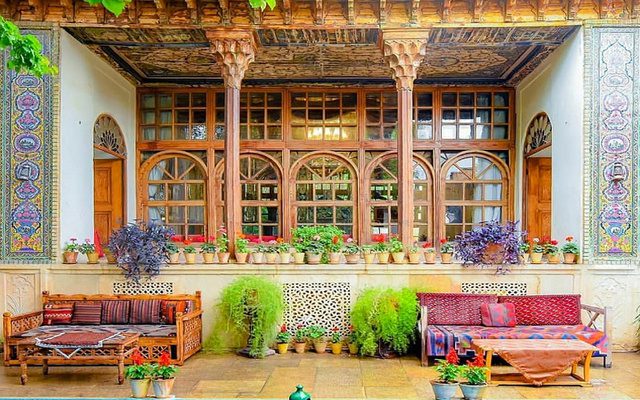 طراحی ویلا به سبک معماری ایرانی 4 معماری ایرانی با کاشی کاری سنتی