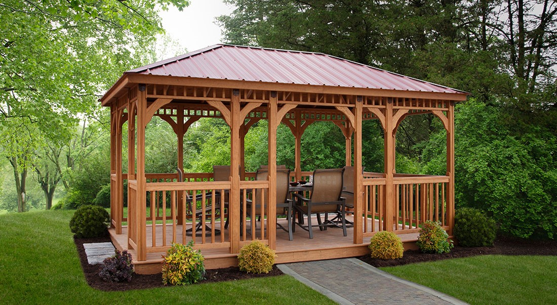 آلاچیق‌های چوبی: طراحی‌های گرم و طبیعی با جنس چوبی محبوبیت فضای باز را افزایش می‌دهند