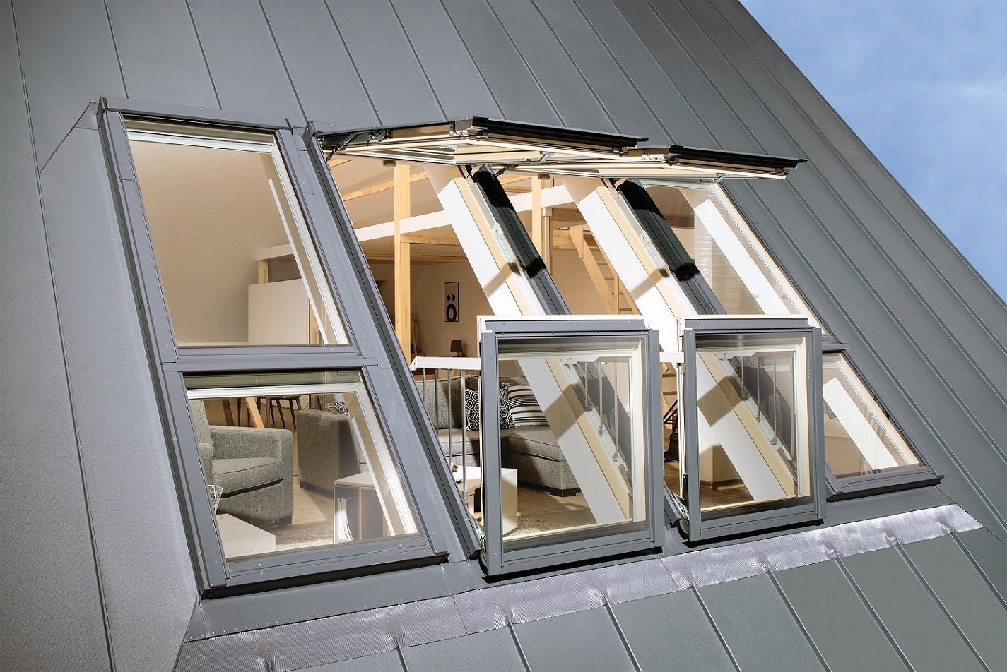 پنجره سقفی مجهز به سیستم اتوماتیک باز و بسته شدن در هوای معتدل