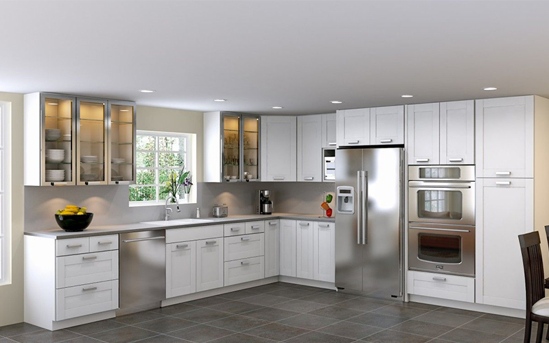 با انتخاب رنگ‌های کرم و بژ برای کابینت، آشپزخانه را به یک فضای آرام و دلنشین تبدیل کنید
